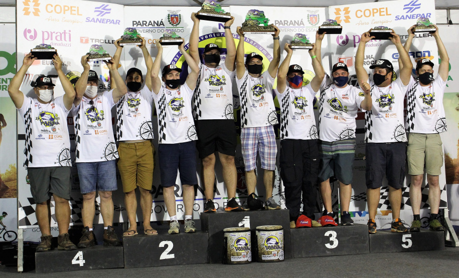 Os 110 veículos, com competidores de 13 estados, percorreram mais de mil quilômetros de estradas de terra e regiões rurais. A competição começou em Foz do Iguaçu, no dia 17 e terminou neste sábado (20) no Palácio Iguaçu, em Curitiba