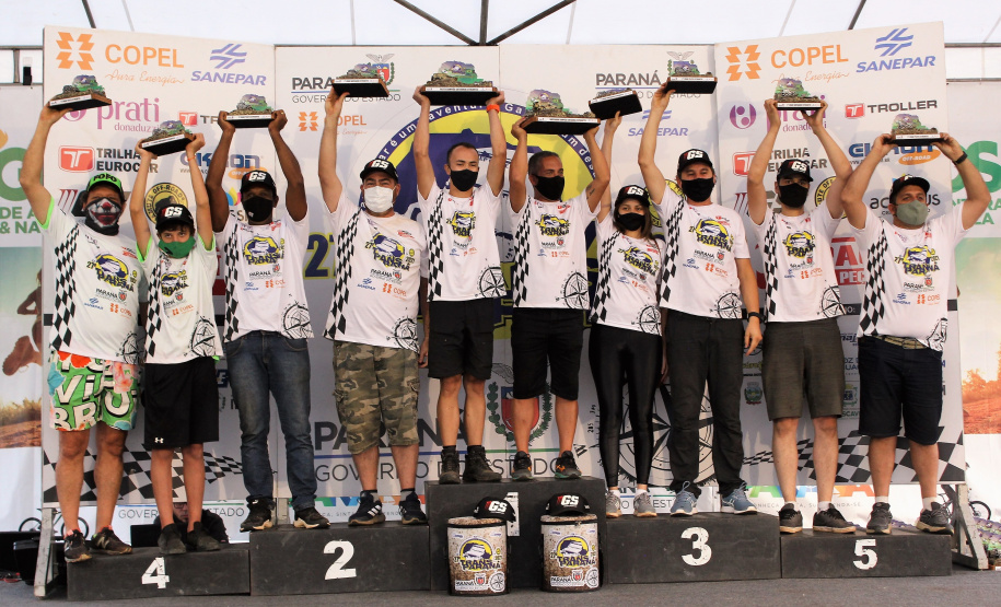 Os 110 veículos, com competidores de 13 estados, percorreram mais de mil quilômetros de estradas de terra e regiões rurais. A competição começou em Foz do Iguaçu, no dia 17 e terminou neste sábado (20) no Palácio Iguaçu, em Curitiba