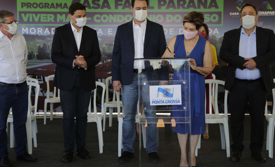 O governador Carlos Massa Ratinho Junior autorizou nesta segunda-feira (22) a ordem de serviço para a construção de um Condomínio do Idoso em Ponta Grossa, nos Campos Gerais.  -  Ponta Grossa, 22/02/2021  -  Foto: Jonathan Campos/AEN