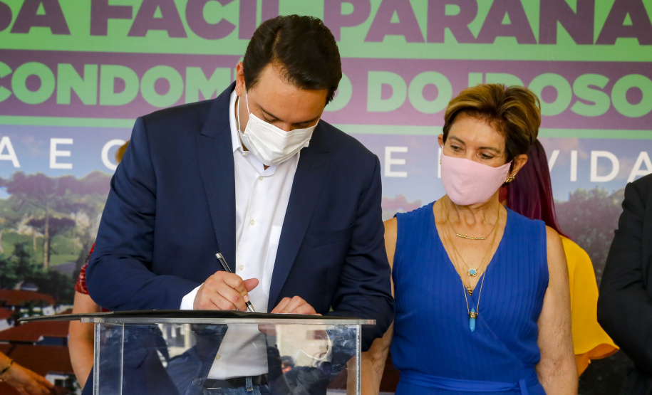 O governador Carlos Massa Ratinho Junior autorizou nesta segunda-feira (22) a ordem de serviço para a construção de um Condomínio do Idoso em Ponta Grossa, nos Campos Gerais. - Ponta Grossa, 22/02/2021  -  Foto: Gilson Abreu/AEN