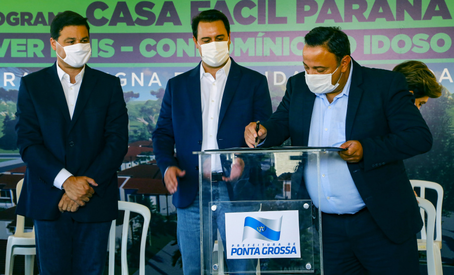 O governador Carlos Massa Ratinho Junior autorizou nesta segunda-feira (22) a ordem de serviço para a construção de um Condomínio do Idoso em Ponta Grossa, nos Campos Gerais. - Ponta Grossa, 22/02/2021  -  Foto: Gilson Abreu/AEN