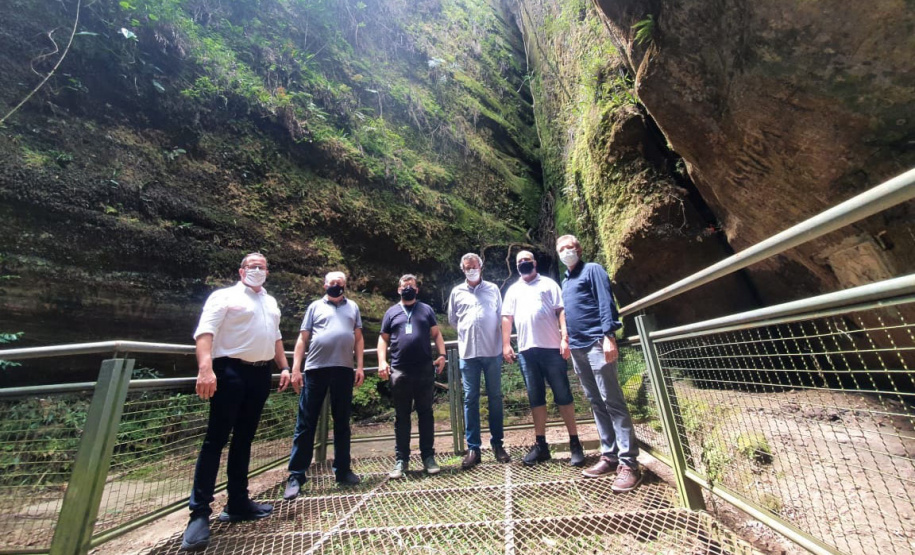 O número de visitantes no Parque Estadual do Monge, no município da Lapa, atingiu a capacidade máxima neste final de semana. Devido a pandemia do Covid-19, são permitidas 500 pessoas simultaneamente no interior da Unidade de Conservação (UC).  -  Foto: Divulgação SEDEST/IAT