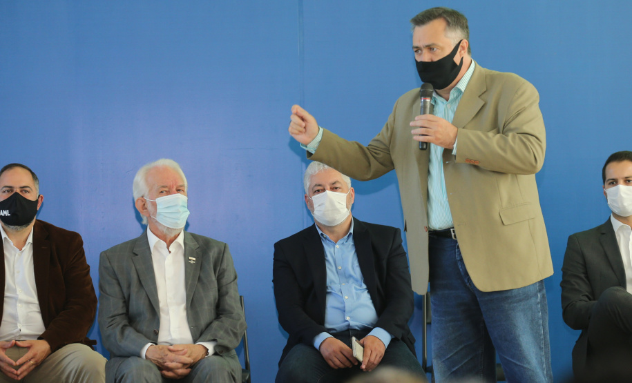 O governador Carlos Massa Ratinho Junior entrega   nesta terca-feira (23),  Vans para 45 municípios  no Programa de Qualificação da Atenção Primária emSaúde acompanhado do  vice-governador Darci Piana, do secretarrio de Estado da Saude, Beto Preto (foto), do Secretaria de Estado da Administração e Previdência, Marcel Micheletto   e do chefe da Casa Civil, Guto Silva.  Curitiba, 23/02/2021. Foto: Geraldo Bubniak/AEN