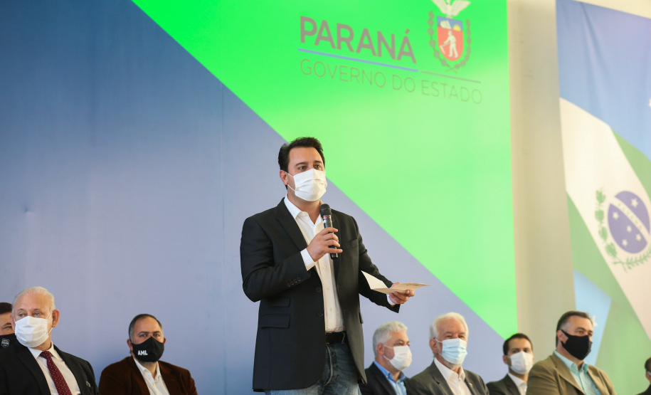 O governador Carlos Massa Ratinho Junior entrega   nesta terca-feira (23),  Vans para 45 municípios  no Programa de Qualificação da Atenção Primária emSaúde acompanhado do  vice-governador Darci Piana, do secretarrio de Estado da Saude, Beto Preto, do Secretaria de Estado da Administração e Previdência, Marcel Micheletto   e do chefe da Casa Civil, Guto Silva.  Curitiba, 23/02/2021. Foto: Geraldo Bubniak/AEN