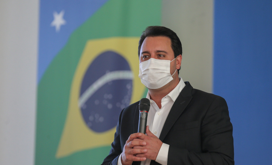 O governador Carlos Massa Ratinho Junior entrega   nesta terca-feira (23),  Vans para 45 municípios  no Programa de Qualificação da Atenção Primária emSaúde acompanhado do  vice-governador Darci Piana, do secretarrio de Estado da Saude, Beto Preto, do Secretaria de Estado da Administração e Previdência, Marcel Micheletto   e do chefe da Casa Civil, Guto Silva.  Curitiba, 23/02/2021. Foto: Geraldo Bubniak/AEN