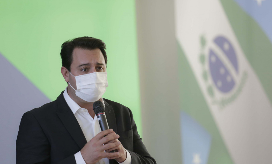 Governador Carlos Massa Ratinho Junior entrega nesta terca-feira (23),  Vans para 45 municípios  no Programa de Qualificação da Atenção Primária emSaúde . -  Curitiba, 23/02/2021. Foto: Jonathan Campos/AEN