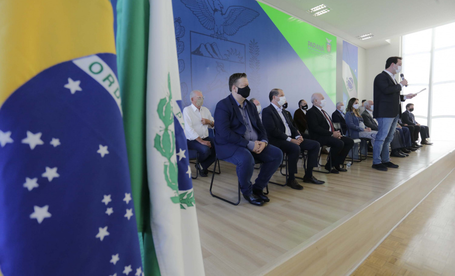 Governador Carlos Massa Ratinho Junior entrega nesta terca-feira (23),  Vans para 45 municípios  no Programa de Qualificação da Atenção Primária emSaúde . -  Curitiba, 23/02/2021. Foto: Jonathan Campos/AEN