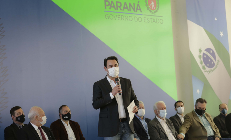 Governador Carlos Massa Ratinho Junior entrega nesta terca-feira (23),  Vans para 45 municípios  no Programa de Qualificação da Atenção Primária emSaúde . -  Curitiba, 23/02/2021. Foto: Jonathan Campos/AEN