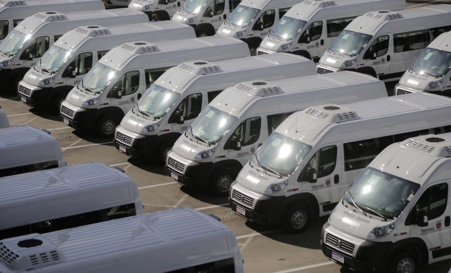 Governador Carlos Massa Ratinho Junior entrega nesta terca-feira (23),  Vans para 45 municípios  no Programa de Qualificação da Atenção Primária emSaúde . -  Curitiba, 23/02/2021. Foto: Jonathan Campos/AEN
