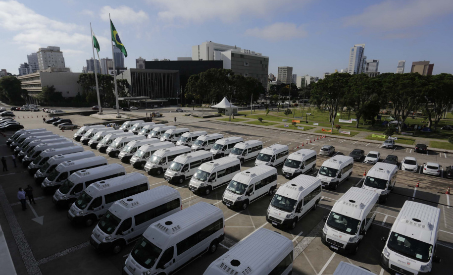 Governador Carlos Massa Ratinho Junior entrega nesta terca-feira (23),  Vans para 45 municípios  no Programa de Qualificação da Atenção Primária emSaúde . -  Curitiba, 23/02/2021. Foto: Jonathan Campos/AEN