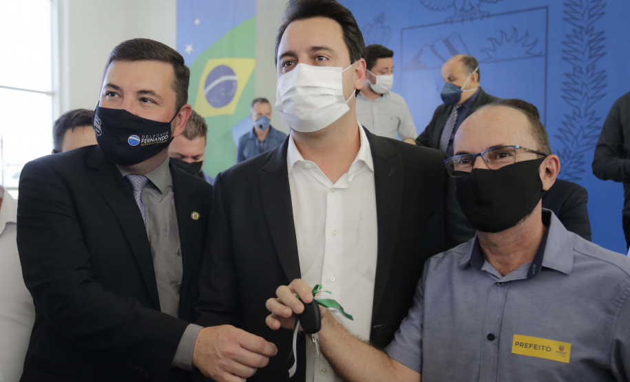 Governador Carlos Massa Ratinho Junior entrega nesta terca-feira (23),  Vans para 45 municípios  no Programa de Qualificação da Atenção Primária emSaúde . -  Curitiba, 23/02/2021. Foto: Jonathan Campos/AEN