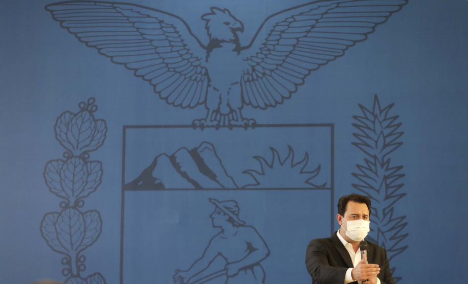 Governador Carlos Massa Ratinho Junior entrega nesta terca-feira (23),  Vans para 45 municípios  no Programa de Qualificação da Atenção Primária emSaúde . -  Curitiba, 23/02/2021. Foto: Jonathan Campos/AEN