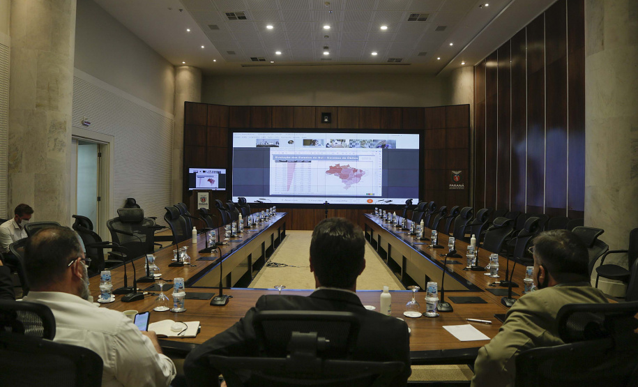 Governador Carlos Massa Ratinho Junior participa de reunião por vídeo conferência com os governadores de Santa Catarina, Carlos Moisés e do Rio Grande do Sul, Eduardo Leite  -  Curitiba, 23/02/2021  -  Foto: Jonathan Campos/AEN