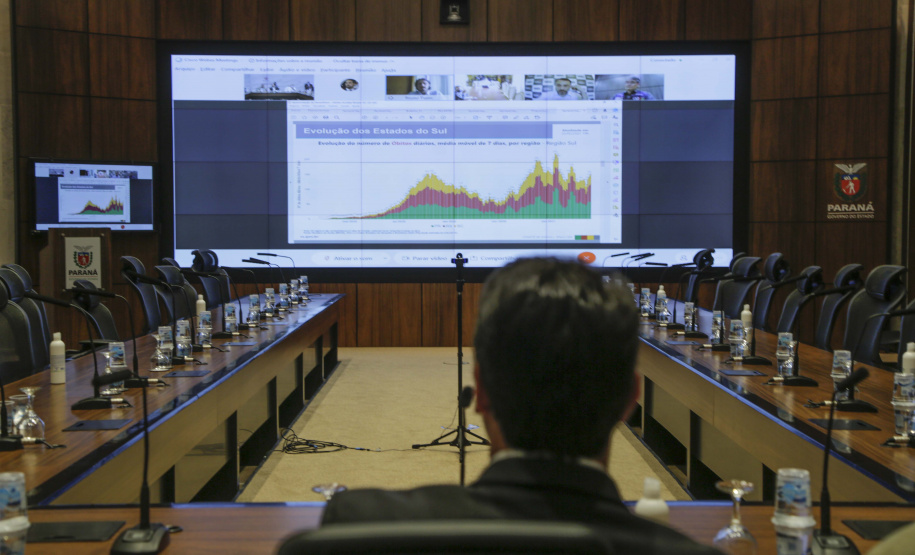 Governador Carlos Massa Ratinho Junior participa de reunião por vídeo conferência com os governadores de Santa Catarina, Carlos Moisés e do Rio Grande do Sul, Eduardo Leite  -  Curitiba, 23/02/2021  -  Foto: Jonathan Campos/AEN
