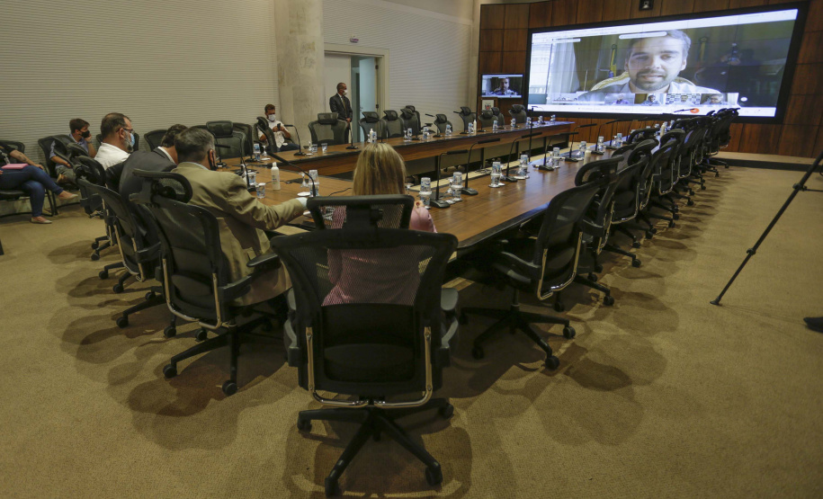 Governador Carlos Massa Ratinho Junior participa de reunião por vídeo conferência com os governadores de Santa Catarina, Carlos Moisés e do Rio Grande do Sul, Eduardo Leite  -  Curitiba, 23/02/2021  -  Foto: Jonathan Campos/AEN