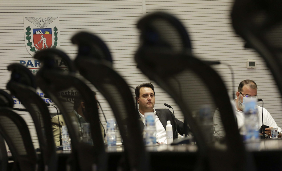 Governador Carlos Massa Ratinho Junior participa de reunião por vídeo conferência com os governadores de Santa Catarina, Carlos Moisés e do Rio Grande do Sul, Eduardo Leite  -  Curitiba, 23/02/2021  -  Foto: Jonathan Campos/AEN