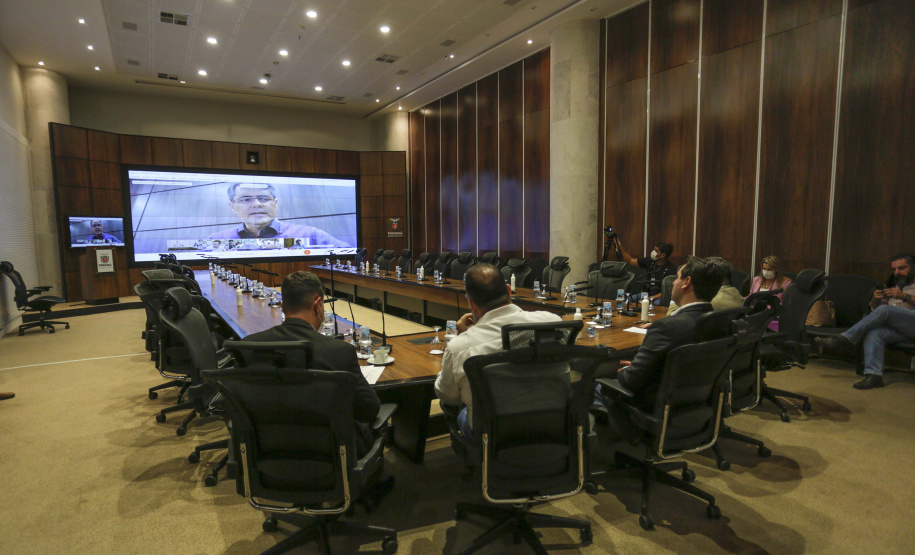 Governador Carlos Massa Ratinho Junior participa de reunião por vídeo conferência com os governadores de Santa Catarina, Carlos Moisés e do Rio Grande do Sul, Eduardo Leite  -  Curitiba, 23/02/2021  -  Foto: Jonathan Campos/AEN