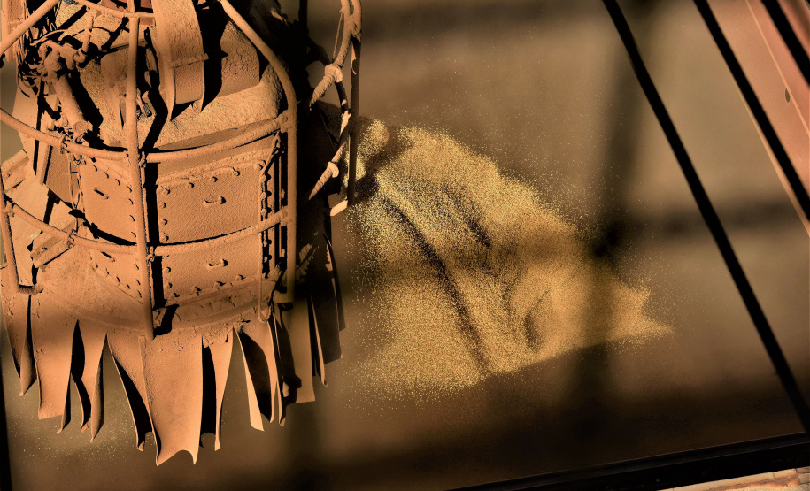 O movimento de caminhões que descarregam o produto nos terminais paranaenses se intensifica e deve chegar aos 2 mil veículos por dia, a partir da primeira semana de março. A expectativa é receber cerca de 2 milhões de toneladas no mês. - paranaguá, 23/02/2021 - Foto: Claudio Neves/Portos do Paraná