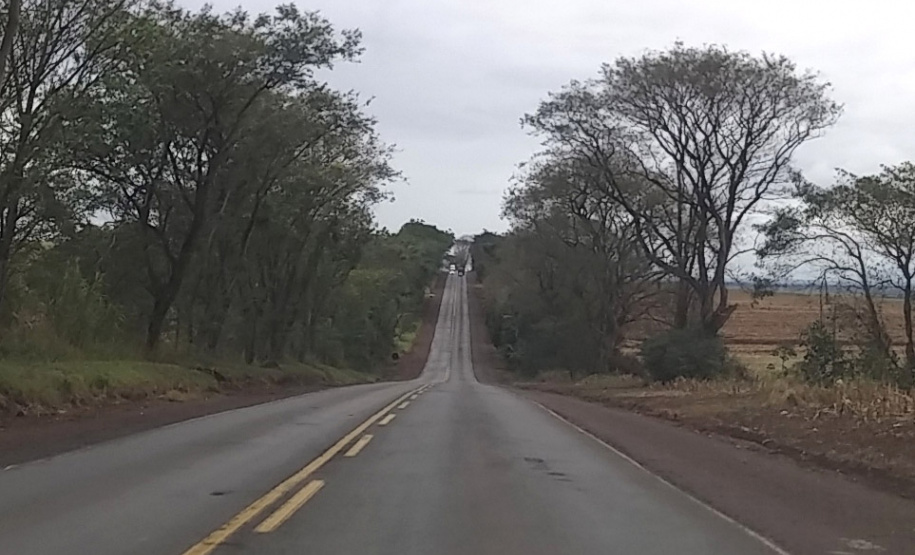 O Departamento de Estradas de Rodagem do Paraná (DER/PR) publicou nesta terça-feira (23) oresultado da análise dos documentos de habilitação e resultado final da licitação da execuçãodas terceiras faixas da PR-323, na região Noroeste. - Foto: Divulgação DER