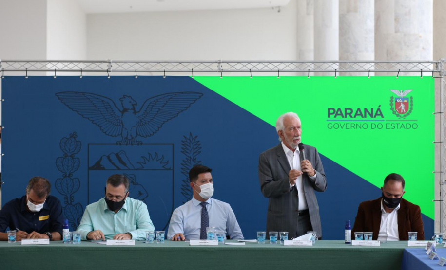 Encontro promovido pelo Governo do Estado contou com a participação dos deputados estaduais que representam a região. Reunião também abordou a retomada da economia e a contenção do novo coronavírus.