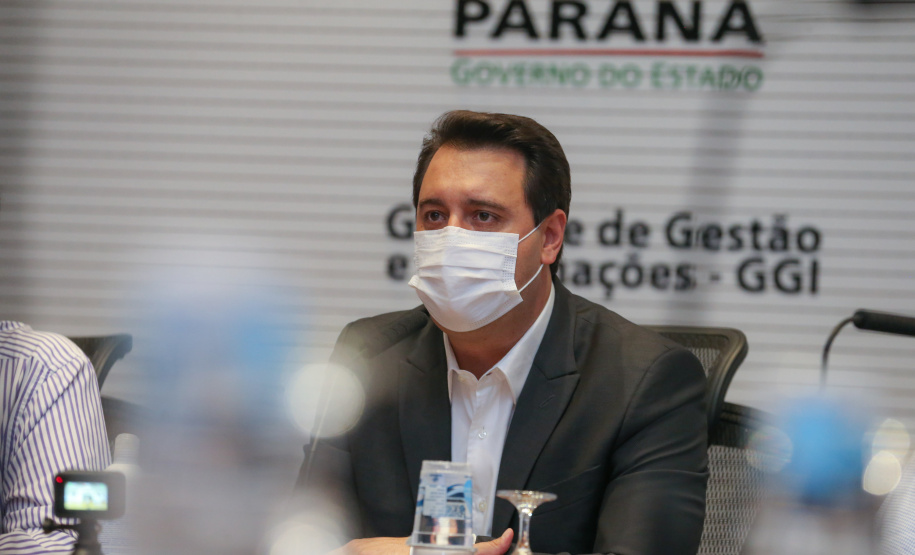 O governador Carlos Massa Ratinho Junior participa   nesta quarta-feira (24), da reuniao do Conselho de Secretarias Municipais de Saúde do Paraná (Cosems-PR ) acompanhado com o Secretario de Estado da Saude, Beto Preto e do Secretario de Estado da Comunicação e da Cultura,   João Evaristo Debiasi  Curitiba, 24/02/2021. Foto: Geraldo Bubniak/AEN