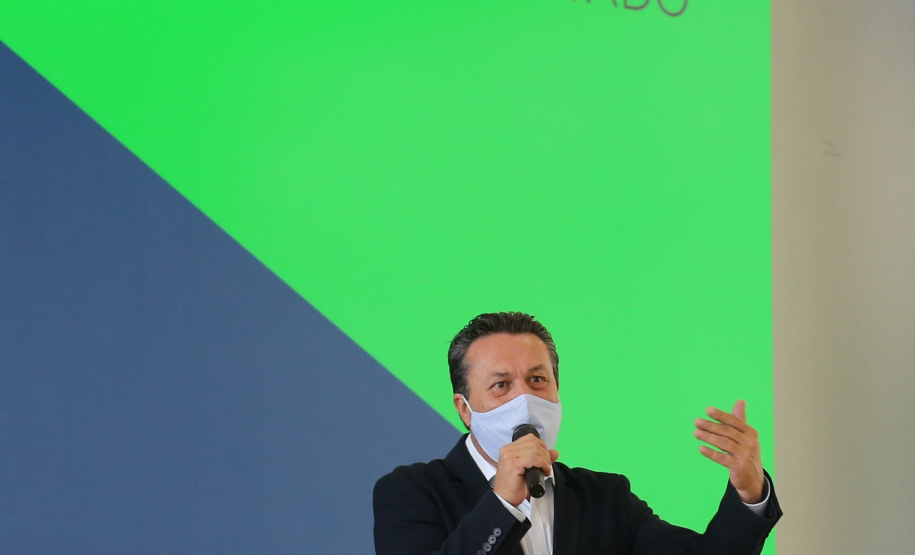 O governador Carlos Massa Ratinho Junior entrega   nesta quarta-feira (24),  29 Caminhões Pipa, Compactadores de Lixo e ColetaSeletiva,  acompanhado  do Secretário do Desenvolvimento Sustentável e do Turismo,  Marcio Nunes do Secretaria de Estado da Administração e Previdência, Marcel Micheletto   e do chefe da Casa Civil, Guto Silva.  Curitiba, 24/02/2021. Foto: Geraldo Bubniak/AEN