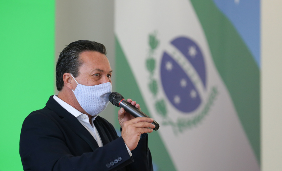 O governador Carlos Massa Ratinho Junior entrega   nesta quarta-feira (24),  29 Caminhões Pipa, Compactadores de Lixo e ColetaSeletiva,  acompanhado  do Secretário do Desenvolvimento Sustentável e do Turismo,  Marcio Nunes do Secretaria de Estado da Administração e Previdência, Marcel Micheletto   e do chefe da Casa Civil, Guto Silva.  Curitiba, 24/02/2021. Foto: Geraldo Bubniak/AEN