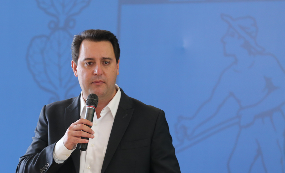 O governador Carlos Massa Ratinho Junior entrega   nesta quarta-feira (24),  29 Caminhões Pipa, Compactadores de Lixo e ColetaSeletiva,  acompanhado  do Secretário do Desenvolvimento Sustentável e do Turismo,  Marcio Nunes do Secretaria de Estado da Administração e Previdência, Marcel Micheletto   e do chefe da Casa Civil, Guto Silva.  Curitiba, 24/02/2021. Foto: Geraldo Bubniak/AEN