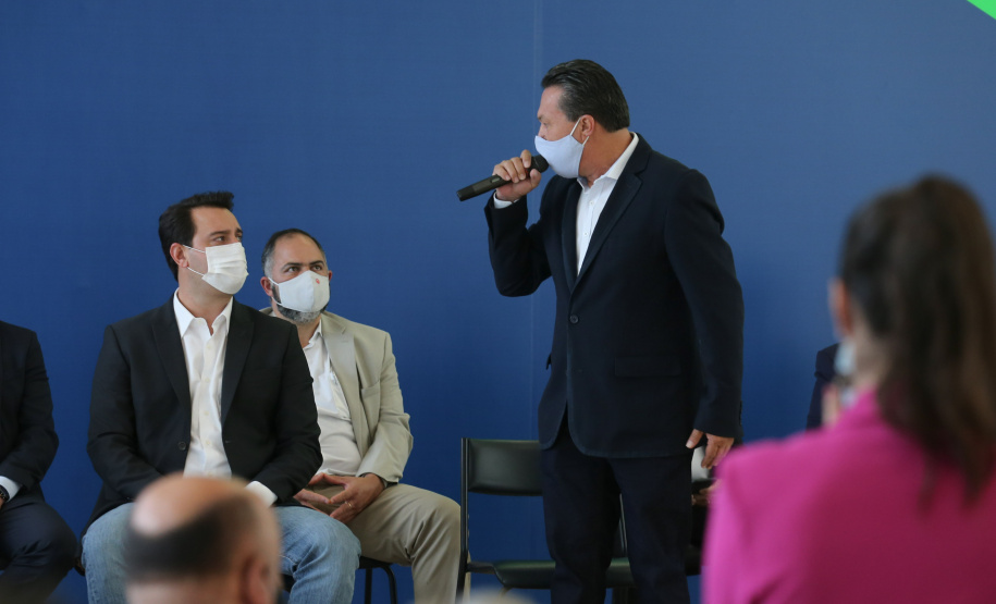 O governador Carlos Massa Ratinho Junior entrega   nesta quarta-feira (24),  29 Caminhões Pipa, Compactadores de Lixo e ColetaSeletiva,  acompanhado  do Secretário do Desenvolvimento Sustentável e do Turismo,  Marcio Nunes do Secretaria de Estado da Administração e Previdência, Marcel Micheletto   e do chefe da Casa Civil, Guto Silva.  Curitiba, 24/02/2021. Foto: Geraldo Bubniak/AEN