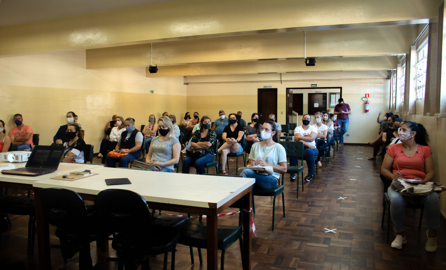 Escolas acolhem pais e estudantes para orientar sobre biossegurança durante aulas presenciais  -  Curitiba, 24/02/2021  -  Foto: Divulgação SEED