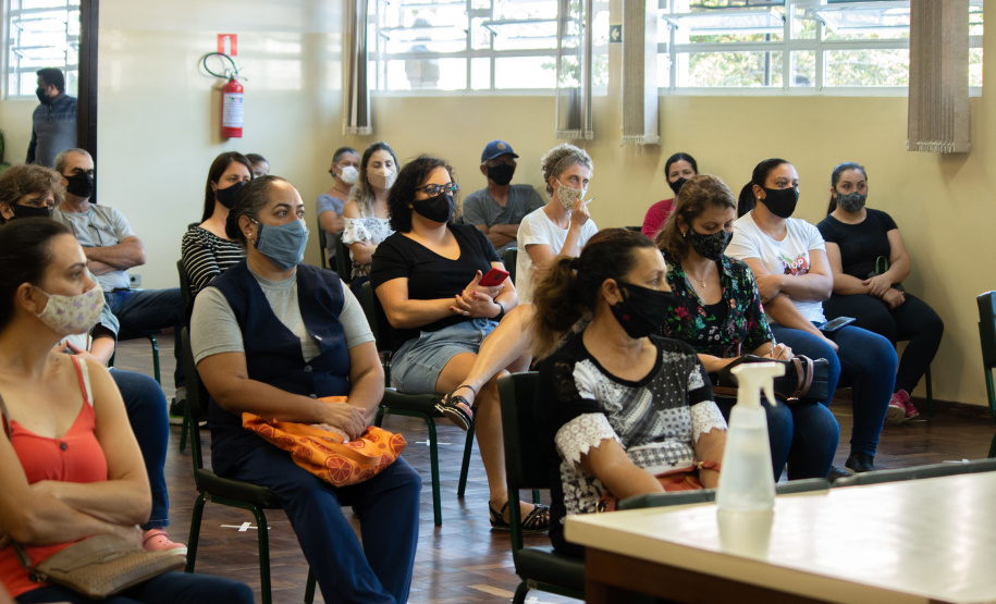 Escolas acolhem pais e estudantes para orientar sobre biossegurança durante aulas presenciais  -  Curitiba, 24/02/2021  -  Foto: Divulgação SEED