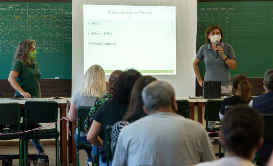 Escolas acolhem pais e estudantes para orientar sobre biossegurança durante aulas presenciais  -  Curitiba, 24/02/2021  -  Foto: Divulgação SEED