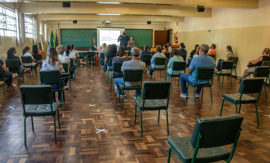 Escolas acolhem pais e estudantes para orientar sobre biossegurança durante aulas presenciais  -  Curitiba, 24/02/2021  -  Foto: Divulgação SEED