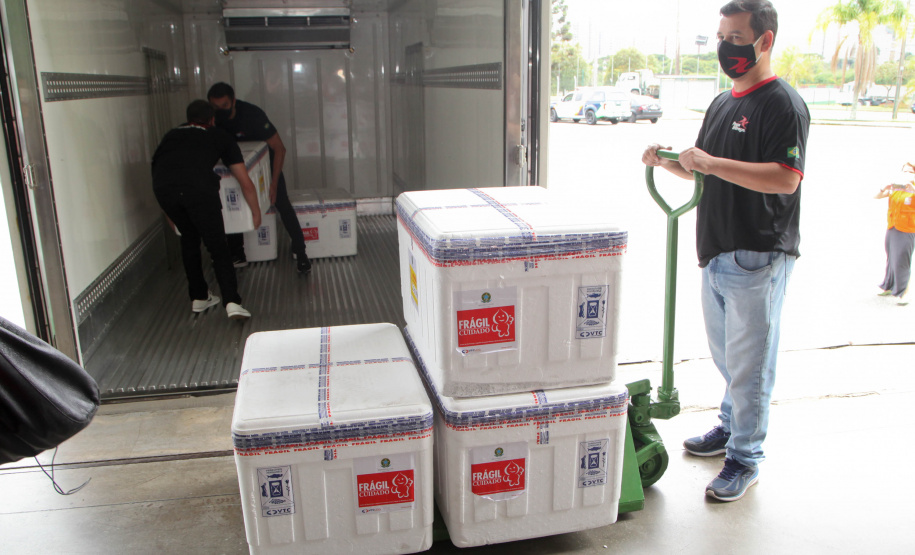 Governo do Paraná Recebe Mais 102.500 Deses da Vacina do Covid-19. Foto: Ari Dias/AEN