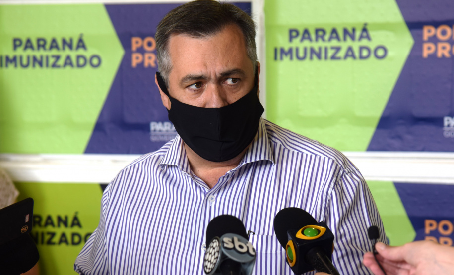 As doses chegaram no aeroporto de São José dos Pinhais na manhã desta quarta-feira e já foram encaminhadas para o Cemepar para o registro, armazenamento em câmara fria com temperatura entre 2 e 8 graus e organização para distribuição entre as Regionais de Saúde do Estado.  Foto: Antonio Americo/SESA