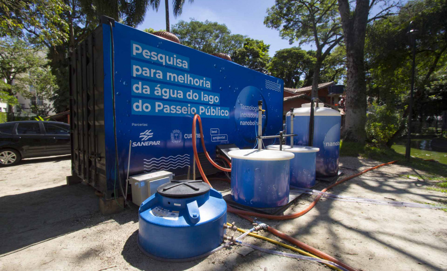 A Sanepar está fazendo estudos de aplicação da tecnologia de nanobolhas para melhorar a qualidade da água das lagoas do Passeio Público, em Curitiba.  -  Foto: André Thiago