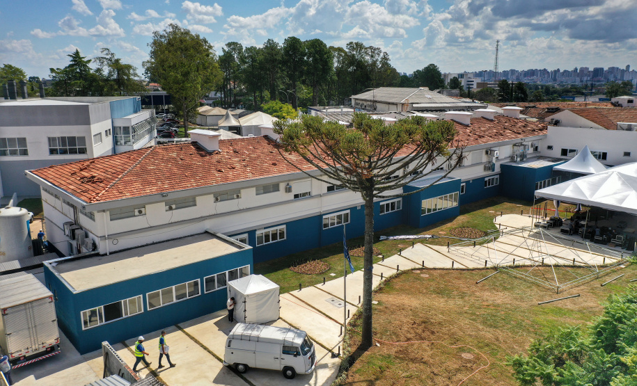 O Governo do Estado colaborou com uma nova ampliação do complexo Erasto Gaertner, em Curitiba. O hospital, referência nacional no atendimento oncológico, inaugurou nesta quarta-feira (24) o Centro de Hematologia e Transplante de Medula Óssea. - Curitiba, 24/02/2021 - Foto: Alessandro Vieira/AEN