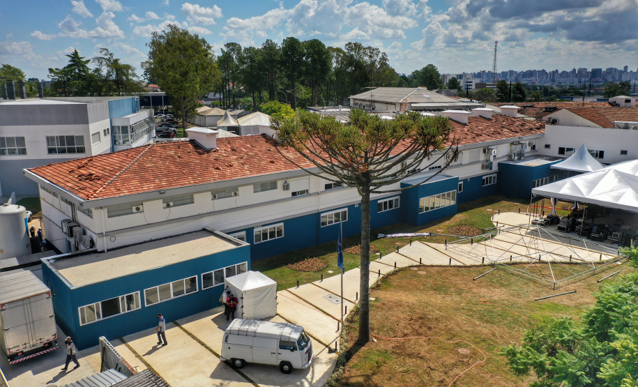 O Governo do Estado colaborou com uma nova ampliação do complexo Erasto Gaertner, em Curitiba. O hospital, referência nacional no atendimento oncológico, inaugurou nesta quarta-feira (24) o Centro de Hematologia e Transplante de Medula Óssea. - Curitiba, 24/02/2021 - Foto: Alessandro Vieira/AEN