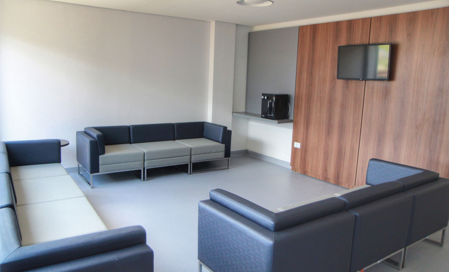 O Governo do Estado colaborou com uma nova ampliação do complexo Erasto Gaertner, em Curitiba. O hospital, referência nacional no atendimento oncológico, inaugurou nesta quarta-feira (24) o Centro de Hematologia e Transplante de Medula Óssea.   -  Curitiba, 24/02/2021  -  Foto: Alessandro Vieira/AEN