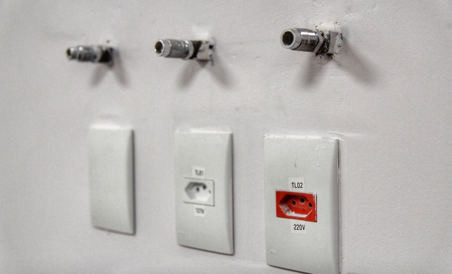 O Governo do Estado colaborou com uma nova ampliação do complexo Erasto Gaertner, em Curitiba. O hospital, referência nacional no atendimento oncológico, inaugurou nesta quarta-feira (24) o Centro de Hematologia e Transplante de Medula Óssea.   -  Curitiba, 24/02/2021  -  Foto: Alessandro Vieira/AEN