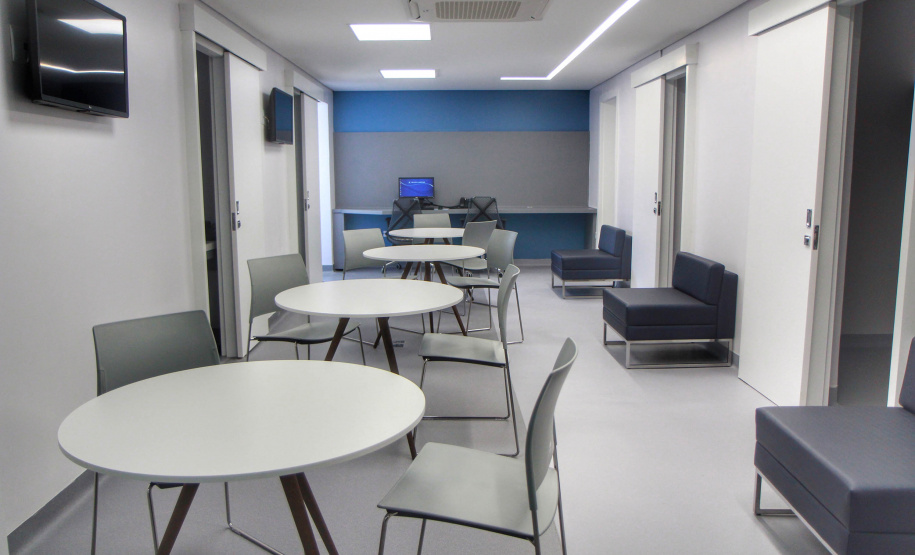 O Governo do Estado colaborou com uma nova ampliação do complexo Erasto Gaertner, em Curitiba. O hospital, referência nacional no atendimento oncológico, inaugurou nesta quarta-feira (24) o Centro de Hematologia e Transplante de Medula Óssea.   -  Curitiba, 24/02/2021  -  Foto: Alessandro Vieira/AEN