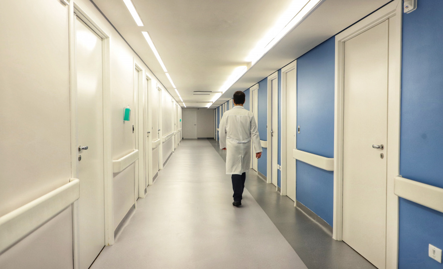 O Governo do Estado colaborou com uma nova ampliação do complexo Erasto Gaertner, em Curitiba. O hospital, referência nacional no atendimento oncológico, inaugurou nesta quarta-feira (24) o Centro de Hematologia e Transplante de Medula Óssea. - Curitiba, 24/02/2021 - Foto: José Fernando Ogura/AEN