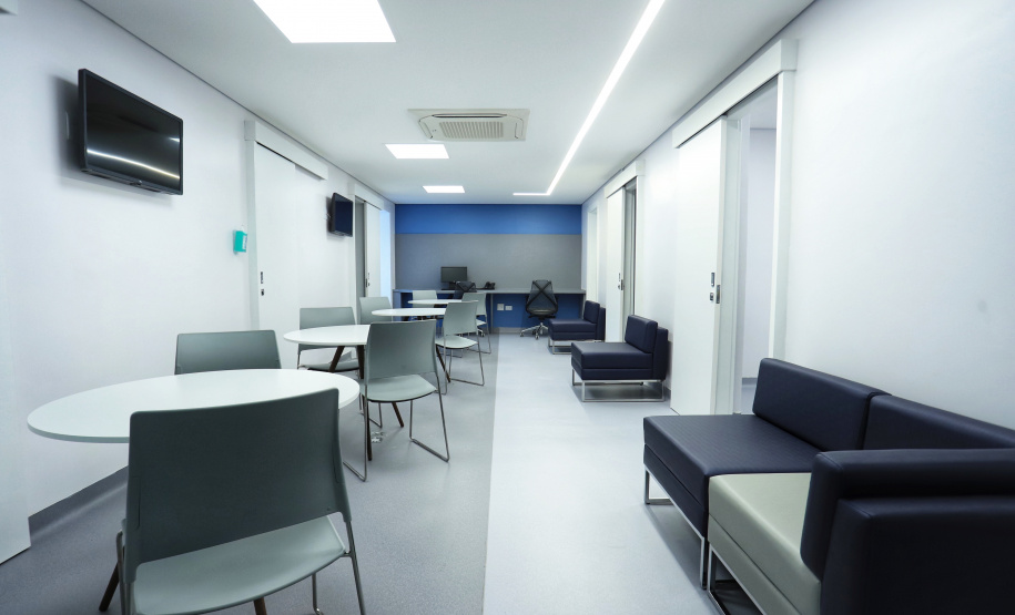 O Governo do Estado colaborou com uma nova ampliação do complexo Erasto Gaertner, em Curitiba. O hospital, referência nacional no atendimento oncológico, inaugurou nesta quarta-feira (24) o Centro de Hematologia e Transplante de Medula Óssea. - Curitiba, 24/02/2021 - Foto: José Fernando Ogura/AEN