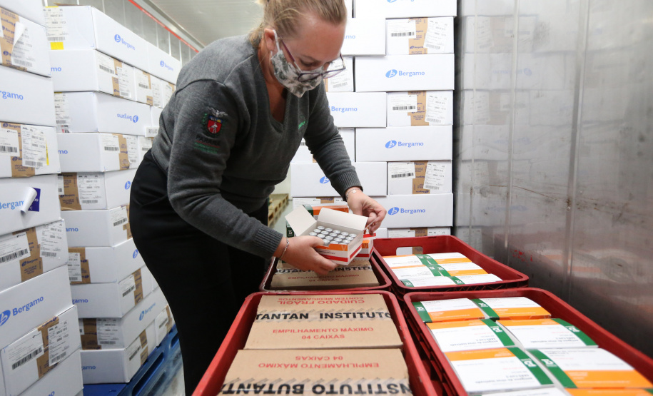 Novo lote da vacina CoronaVac chega ao Paraná 24/02/2021 - Foto: Geraldo Bubniak/AEN