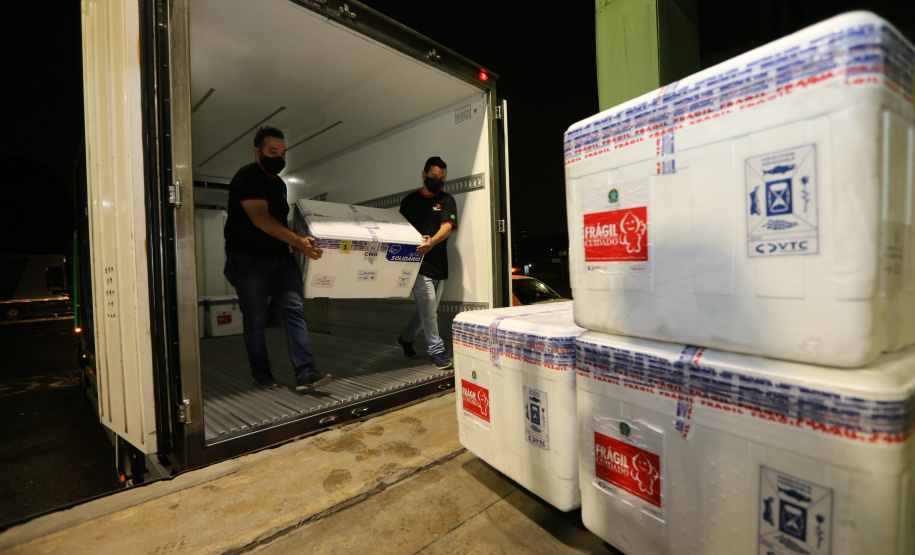 Novo lote da vacina CoronaVac chega ao Paraná 24/02/2021 - Foto: Geraldo Bubniak/AEN