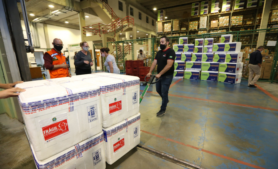 Novo lote da vacina CoronaVac chega ao Paraná 24/02/2021 - Foto: Geraldo Bubniak/AEN