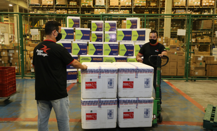 Novo lote da vacina CoronaVac chega ao Paraná 24/02/2021 - Foto: Geraldo Bubniak/AEN