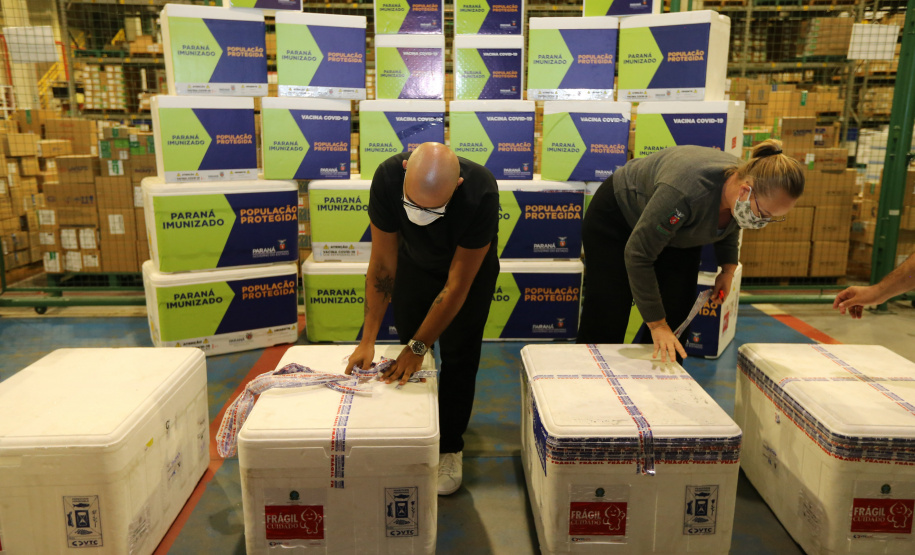 Novo lote da vacina CoronaVac chega ao Paraná 24/02/2021 - Foto: Geraldo Bubniak/AEN