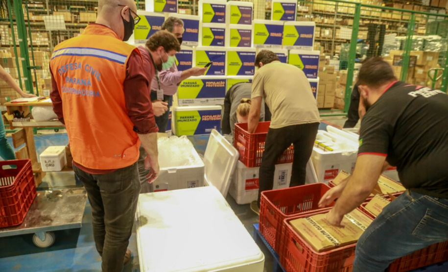 A Secretaria de Estado da Saúde recebeu na noite desta quarta-feira (24) uma remessa com 64.800 doses da vacina CoronaVac/Instituto Butantan  Foto: Valdelino Pontes