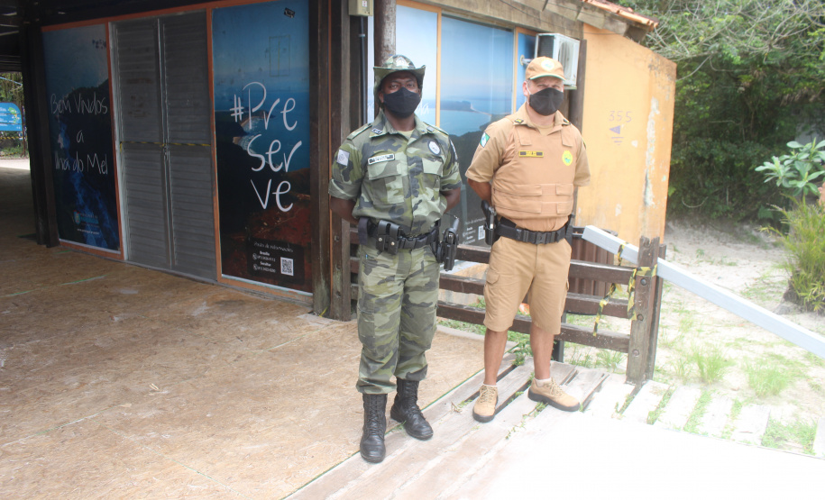 Comerciantes e turistas aprovam policiamento preventivo na Ilha do Mel  -  Curitiba, 24/02/2021  -  Foto: Divulgação PMPR